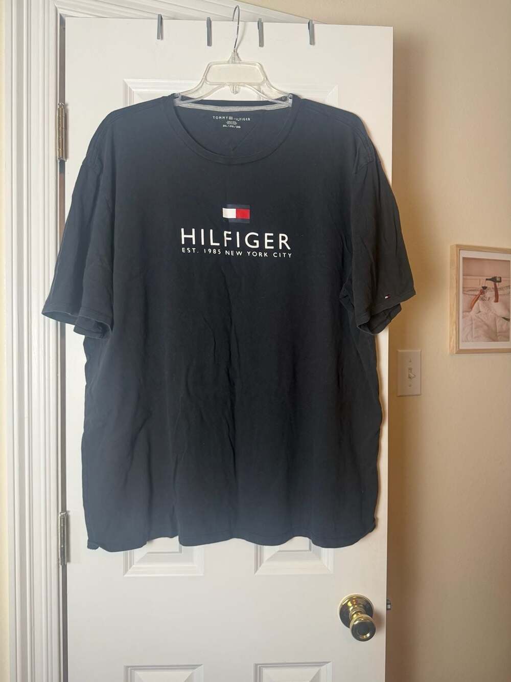 Tommy Hilfiger Men's Est. 1985 Graphic Crew Neck Short Sleeve T-Shirt Black